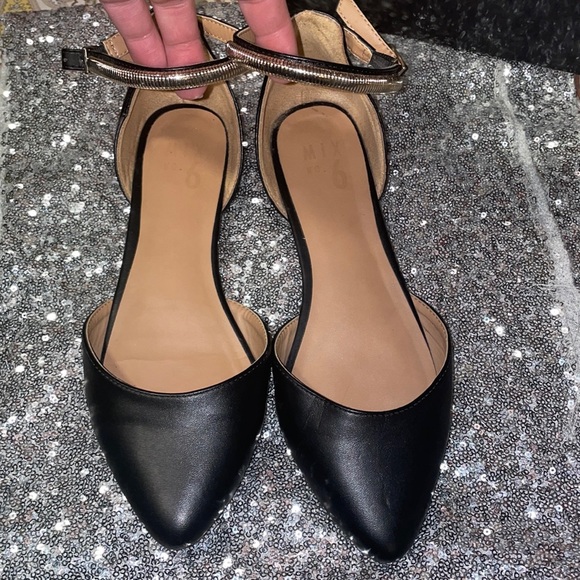 Apt. 9 Shoes Black Flats With Gold Accent Ankle Strap Size 75